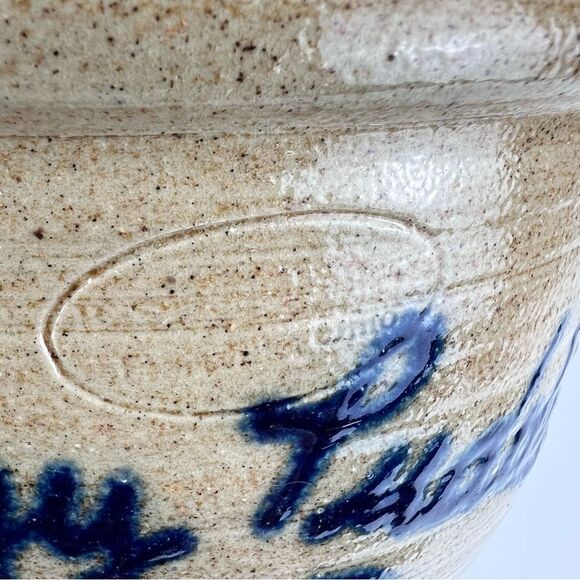 STONEWARE DOUBLE HANDLE SMALL CROCK FIGGY PUDDINGS - Picture 6 of 10